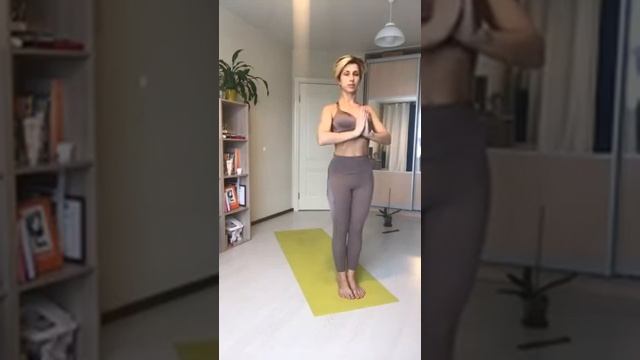 Сурья Намаскар/Приветствие Солнцу смотреть онлайн