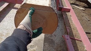 Самодельная ленточная пилорама с колёсами от мотоцикла, первый запуск после зимы. Diy band sawmill.