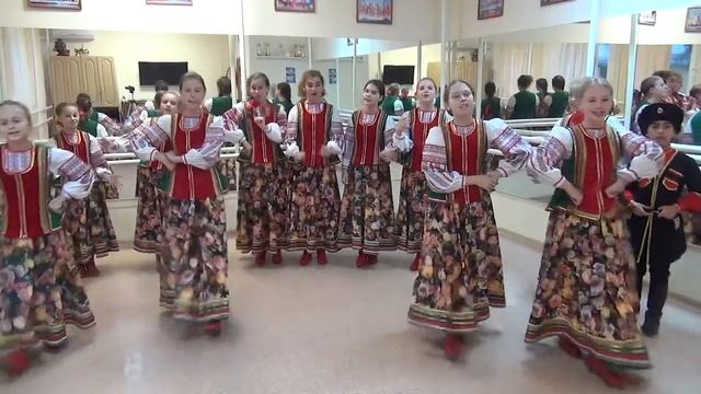 «Меня ноне мамонюшка бранила» исп. ансамбль «Звонница», преподаватель Савченко А.В. смотреть онлайн