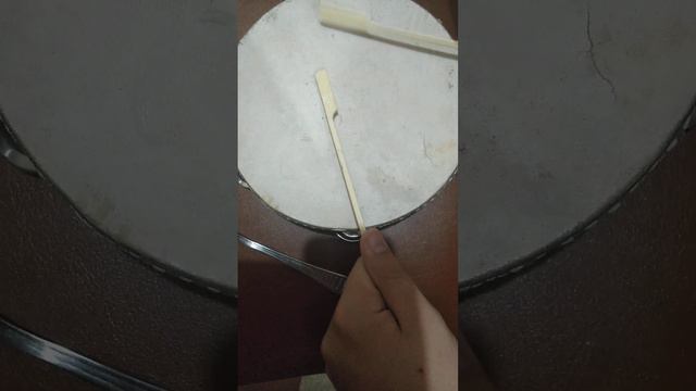 опитвам се да свиря на дайре ( с шишове и лъжица ) за пръв път. смотреть онлайн
