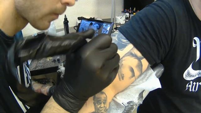 Notorius B.I.G.. Фрагмент нанесения татуировки смотреть онлайн