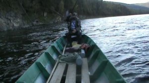 ПО РЕКАМ СИБИРИ НА БОЛОТО ХОДЕ НА ДЛИННОЙ ЛОДКЕ.