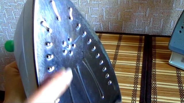 Как почистить утюг . Способ РЕАЛЬНО работает!!! смотреть онлайн