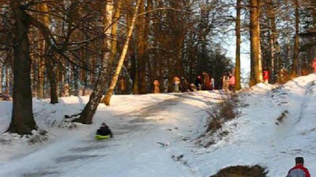 Катание на санках. Удельный парк (парк Челюскинцев) Санкт-Петербург смотреть онлайн