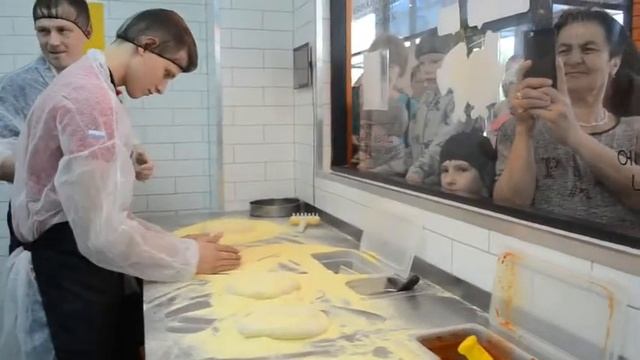 «Атланты» подарили праздник детям-инвалидам на «Арене Мытищи»! смотреть онлайн