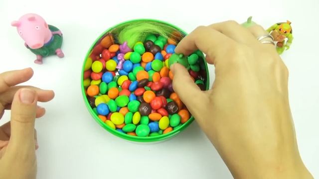 Открываем сюрпризы и ищем игрушки в яйцах смотреть онлайн