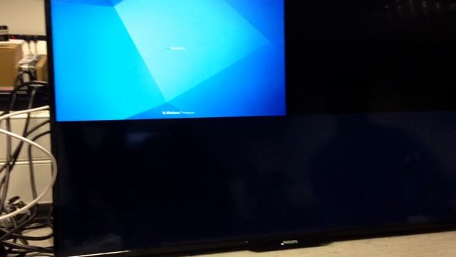 Quad HD Windows on a Philips 40" Monitor смотреть онлайн