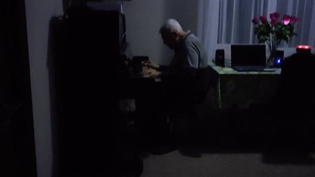 Мой дедушка играет на пианино смотреть онлайн