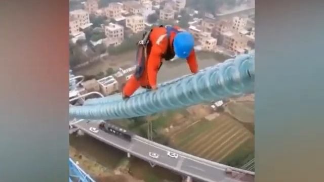 Работа высоковольтных верхолазов смотреть онлайн