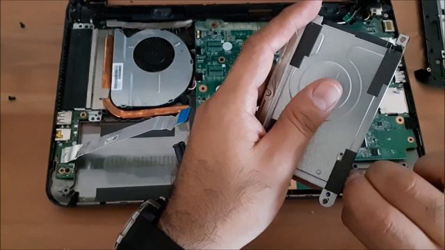 HP Pavilion Sleekbook 14 Upgrade Hard Disk To SSD смотреть онлайн