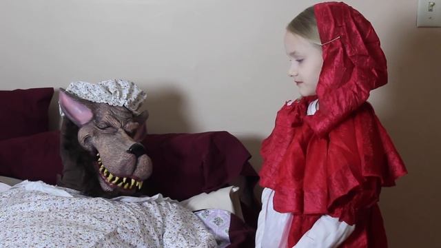 Lyla's Little Red Riding Hood Fairy Tale Mix Up! смотреть онлайн