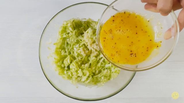 Из кабачков что приготовить? Самые нежные и ароматные кабачковые оладьи! Оладушки из кабачков сочны смотреть онлайн