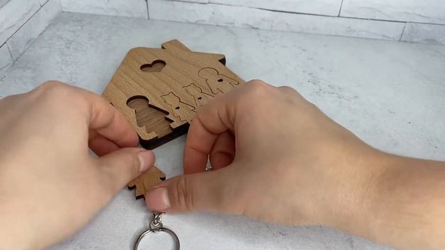 Ключница настенная деревянная «Семья с двумя дочками» MiMi | Видео обзор от Kitchen-Devices.ru смотреть онлайн