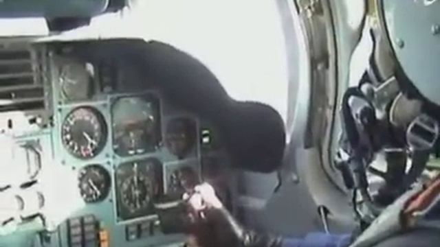 На авиабазе в Энгельсе встречали экипажи «Белых лебедей» смотреть онлайн