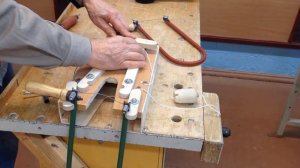 Удобное приспособление для зажима пилок в ручной лобзик