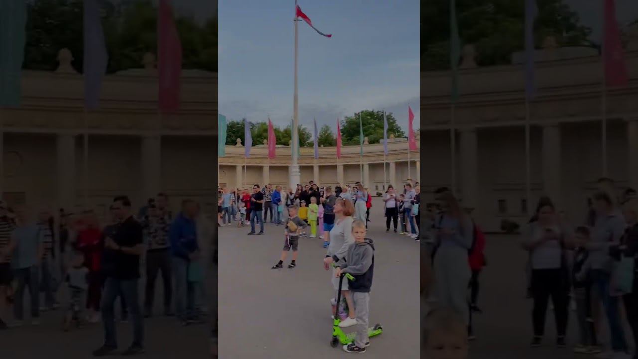 Барабанщик в пикапе в Парке Горького #барабанщик #шоубарабанщиков #обучениенабарабанах смотреть онлайн