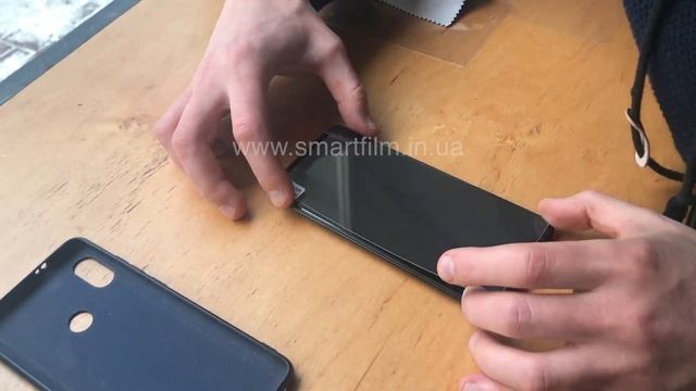 Как поклеить гибкое защитное стекло SmartFilm на примере Xiaomi Redmi Note 5 смотреть онлайн
