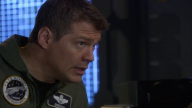 Stargate SG1 Blackhole Slingshot: Odyssey Destroys An Ori Ship By Blowing Up A Hive Ship смотреть онлайн