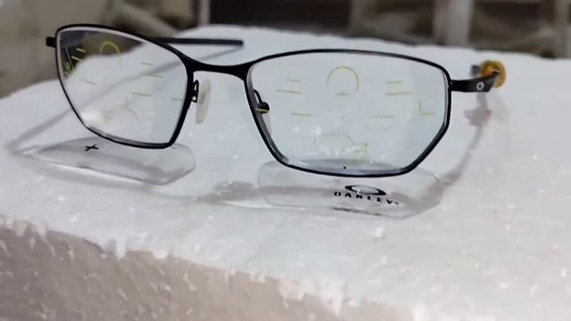 OAKLEY TITANIUM FRAME with ZEISS Progressive lenses light D power fitting price Hindi video 14/02/ смотреть онлайн