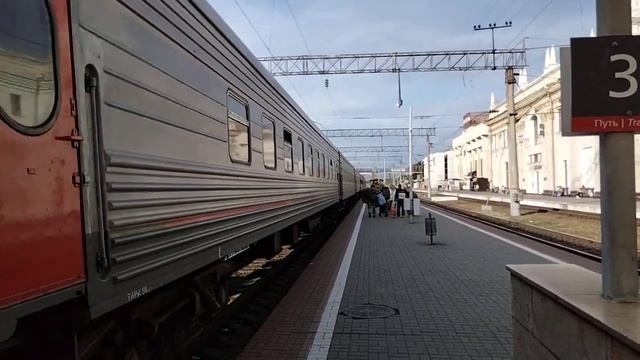 ЭП1М-718 с поездом  373 Смоленск  Симферополь на станции Краснодар-1