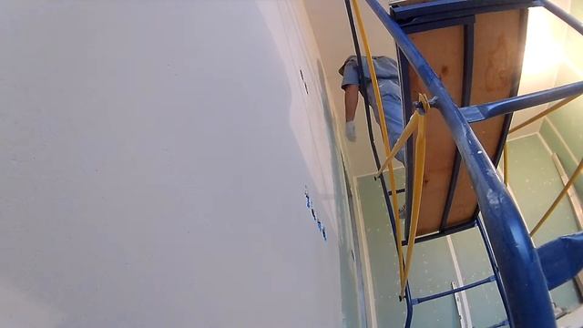 Стартовая шпаклевка стен полутером (Ремонт квартир Запорожье) смотреть онлайн