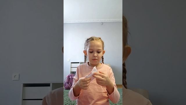 сюрприз от Даши (распаковка) ждите 2 сюрприз от Самиры мы тоже его распакуем. смотреть онлайн