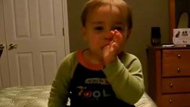 Knabo Parolas En Esperanto