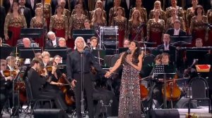 Анна  Нетребко  и   Дмитрий  Хворостовский  -Подмосковные вечера ( Красная Площадь)