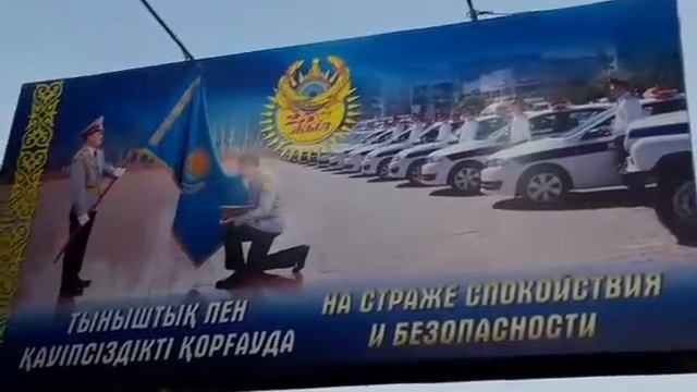 Полиция на страже и знак кирпич на дороге, ограждение, не видать водителям знак! смотреть онлайн