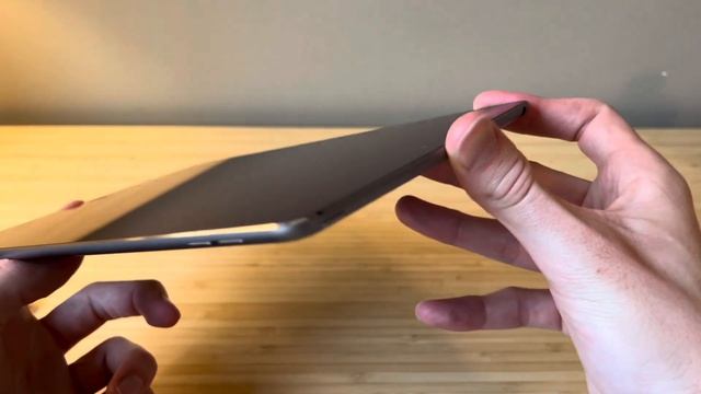 Unboxing an iPad Air 2 on iOS 8 смотреть онлайн