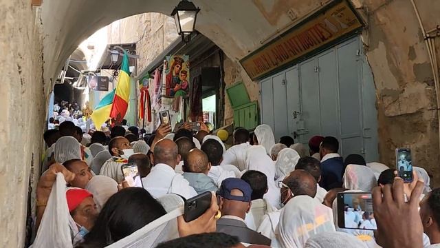 Listen to the holy psalms: Holy Friday -Coptic & Ethiopian procession on the Via Dolorosa, Jerusale смотреть онлайн