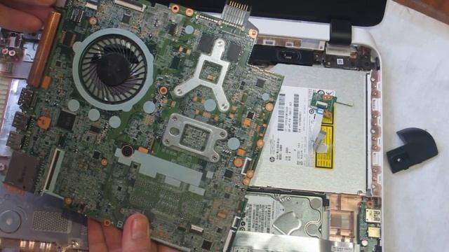 Ноутбук HP Pavilion 15-p107nr не включается... смотреть онлайн