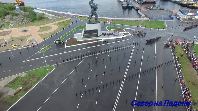 26 мая 2016 года, в Североморске развернули самую большую копию Знамени Победы смотреть онлайн