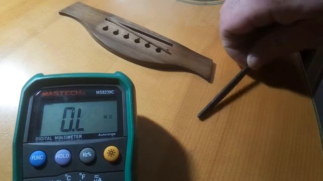 Как заземлить струны на акустической гитаре. смотреть онлайн