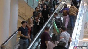 ПРАНК: ПАЛКИ НА ЭСКАЛАТОРЕ | Sticks on the escalator PRANK