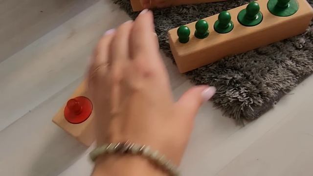 РАЗВИВАЮЩИЕ ИГРУШКИ НА ГОД/ЧЕМ ЗАНЯТЬ РЕБЕНКА ОТ 1/РАСПАКОВКА ИГРУШЕК С WB/РАЗВИТИЕ МЕЛКОЙ МОТОРИКИ смотреть онлайн