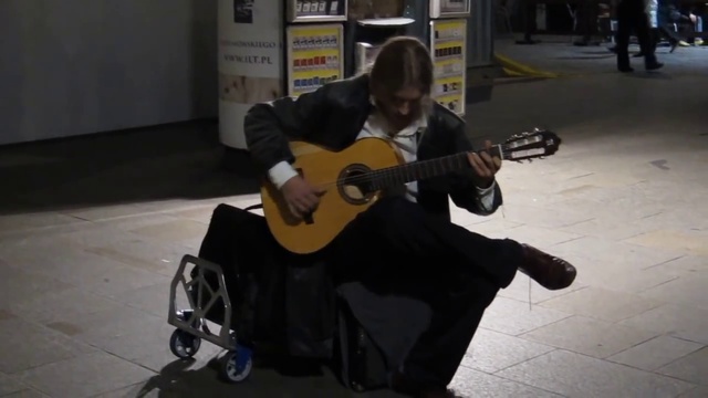 ИГРАЕТ НА КЛАССИЧЕСКОЙ ИСПАНСКОЙ ГИТАРЕ ► Крутой Гитарист смотреть онлайн