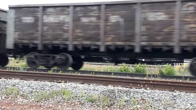 [РЖД] Тепловоз-гибрид 3ТЭ10МКО-0208/2070 c грузовым поездом. смотреть онлайн