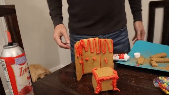 Decorating Gingerbread Houses Only In Your ONE COLOR Challenge смотреть онлайн