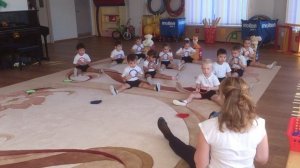 Утренняя гимнастика  в средней группе.   Воспитатель  Подвышенная С.Ю.