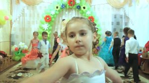 Танец на выпускном 2013.Автор танца Валерия Вержакова .Муз .рук. Вивтинець А..В.