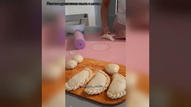 ПЕСОЧНО-ДРОЖЖЕВАЯ САМСА С МЯСОМ смотреть онлайн