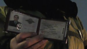 Переодетый в жилет ГИБДД полицейский Родионов Рустам Николаевич 009830 не смог проверить документы.
