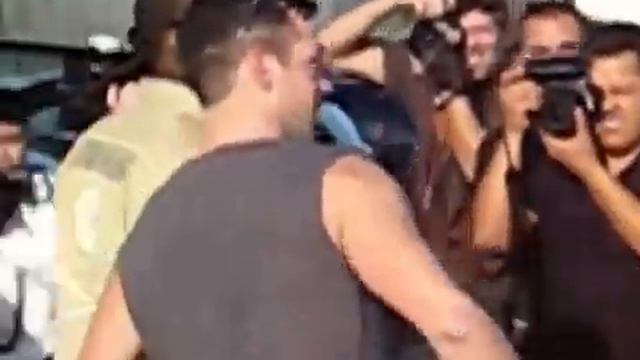 Ο Kanye West με 75 Mercedes McLaren SLR Stirling Moss by Aboutcars.gr смотреть онлайн