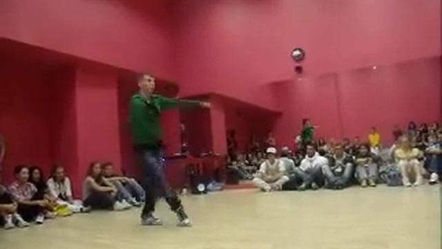 Waacking Freestyle by Kev.M смотреть онлайн