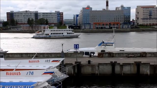 Теплоход Московский 10 в Уткиной Заводи 3 09 2017г смотреть онлайн