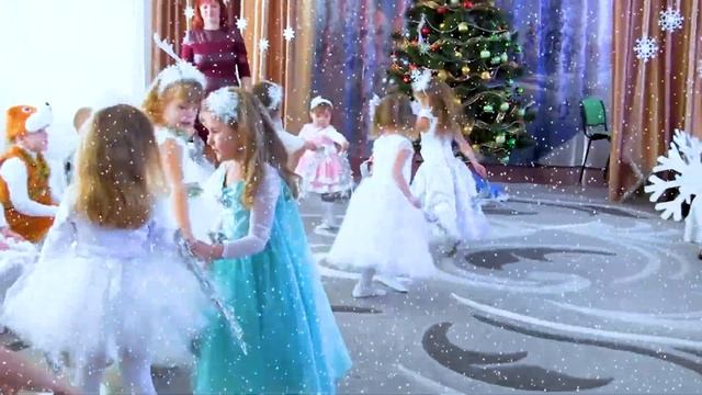 А зима кружляє - дівочий танок маленьких сніжинок - Новорічне свято в дитячому садочку смотреть онлайн
