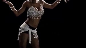 Женщина Африканка Танцует