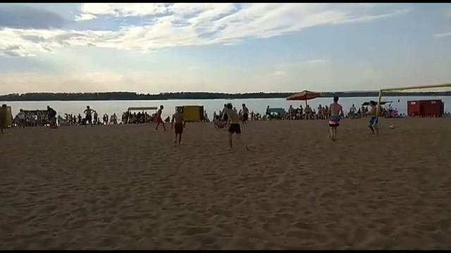 Самара. Дети играют в пляжный футбол⚽👣💪 смотреть онлайн