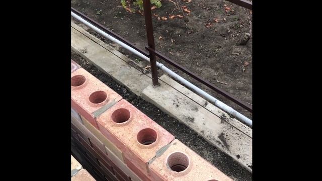 Строим дом из Лего кирпича: крыша, веранда, остекление, уличное благоустройство смотреть онлайн